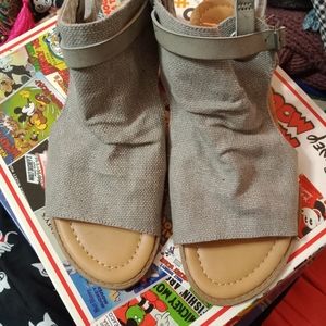 Blowfish sandals size 8 Never Worn